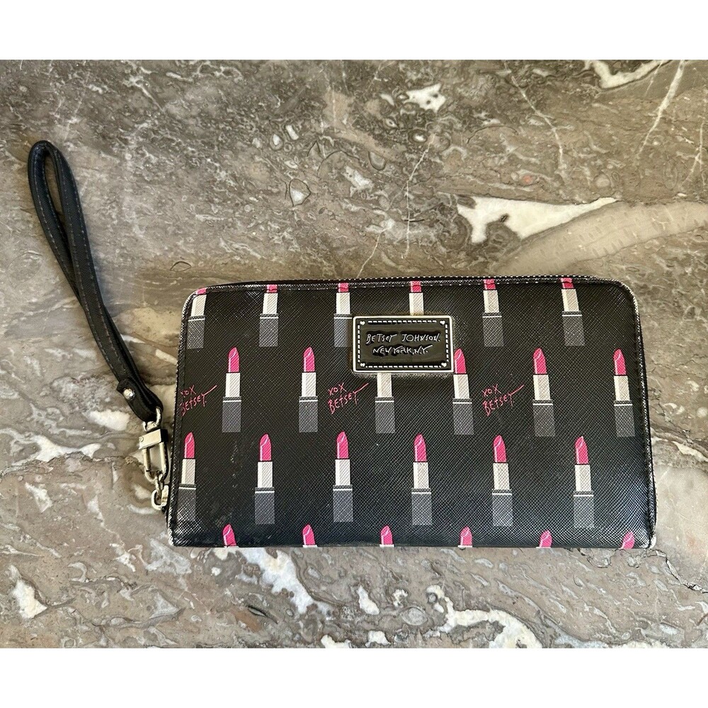 Betsey Johnson Lipstick Print Zip-Around Wristlet Wallet Black/Pink Interior